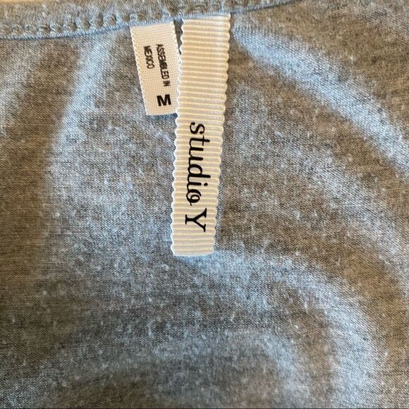 studio Y Grey Ruffled tank top - Picture 3 of 6